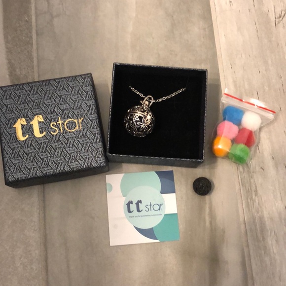 Lava stone essential oil aromatherapy necklace. - Picture 7 of 8